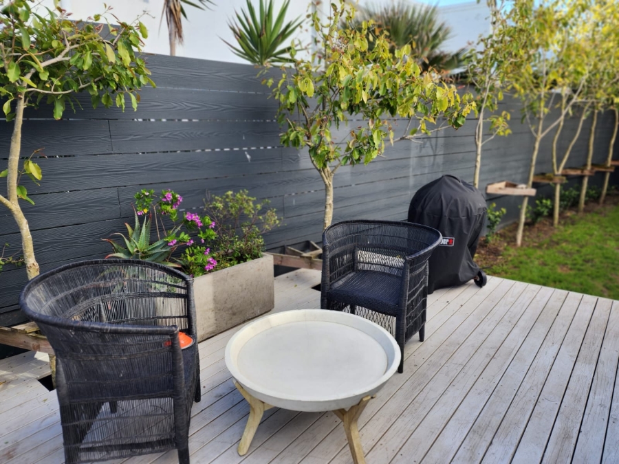 10 Bedroom Property for Sale in Bloubergstrand Western Cape